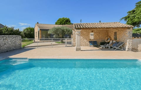 Quiet house with private pool in Provence