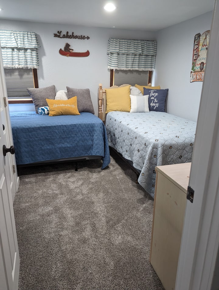 Втора спалня с 2 единични легла