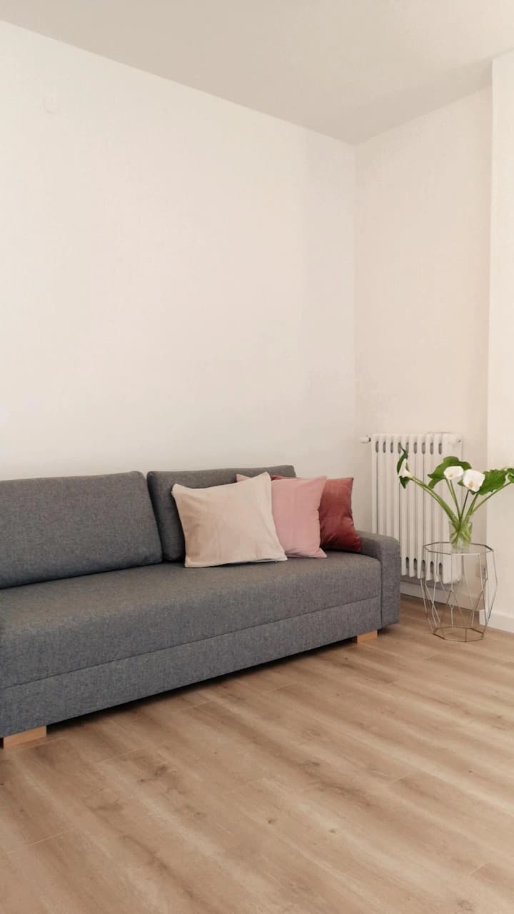 Le canapé peut se transformer en  un canapé-lit confortable pour deux personnes