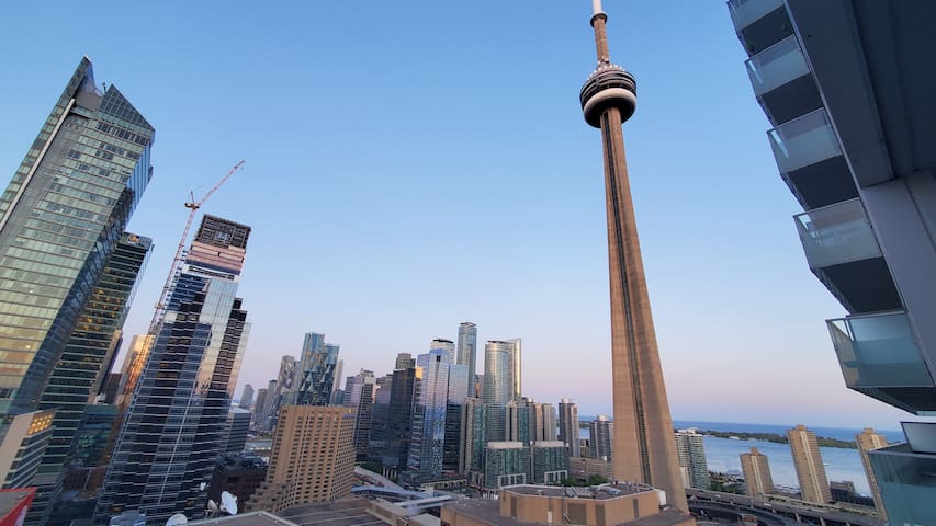 * 2 bedroom CN Tower/Lake View *