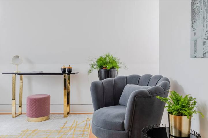 Stunning Covent Garden DREAM COME TRUE Surprise! gallery image 5