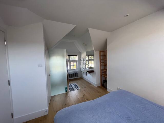 Spacious house next to Hampstead Heath gallery image 5