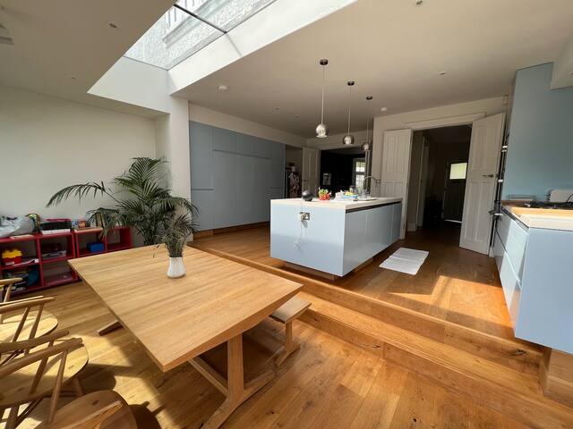 Spacious house next to Hampstead Heath