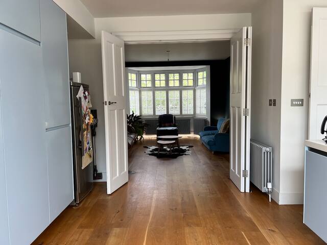 Spacious house next to Hampstead Heath gallery image 2