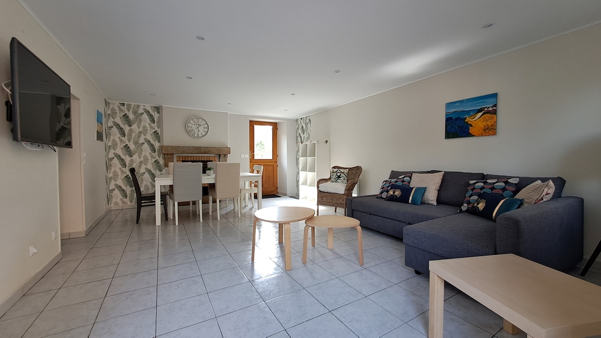 Top Airbnb: House in the heart of a small village in Archidiocèse De Rennes, Dol Et Saint Malo