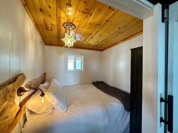 Užite si pokojný nočný spánok v hlavnej spálni.