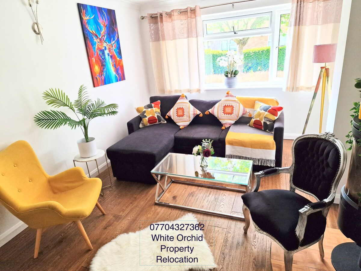 Popular Airbnb listing: 4 Bed House in Stevenage SG1 Parking & Wi-Fi in Stevenage