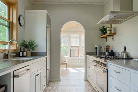 Northern Arches | 4 season home 5 min to beach