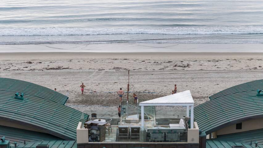 Oceanfront Condo 2/2 | Hot Tub | Private Roof Deck gallery image 2