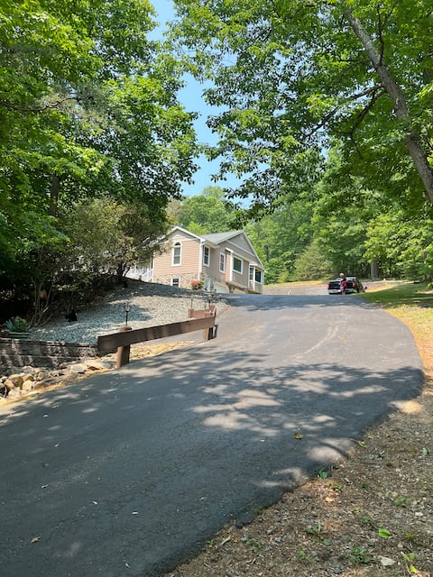 Convenient Secluded Mountain Home