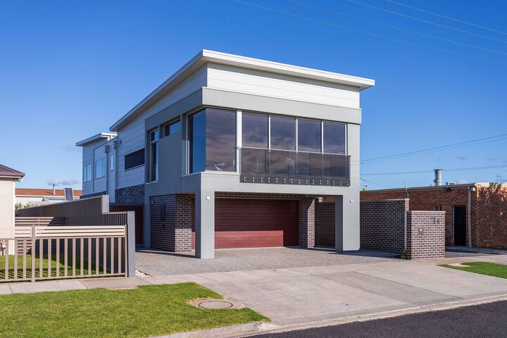 Annie’s Home gallery image 2