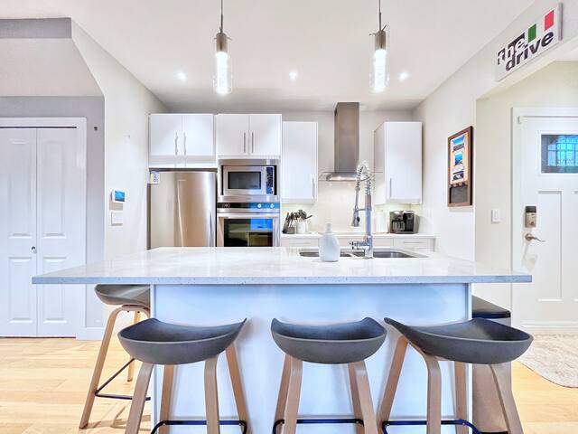 Luxury Home on the Drive with AC, Family-Friendly gallery image 5