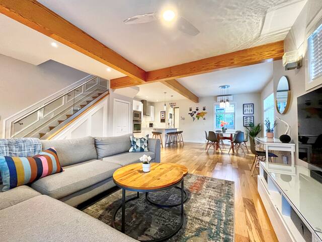 Luxury Home on the Drive with AC, Family-Friendly