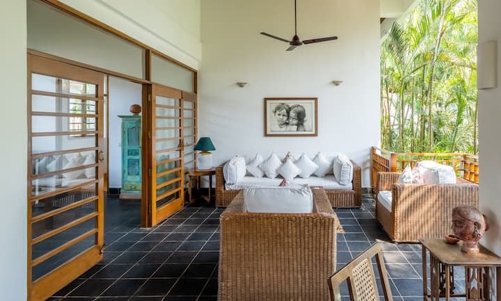 Villa Ashvini Treetop Alfresco Open-Plan Living-Dining Area