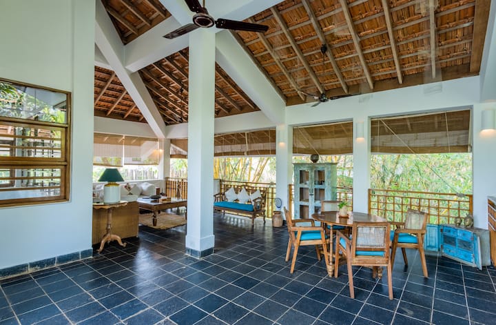 Villa Ashlesha Treetop Alfresco Open-Plan Living-Dining Area