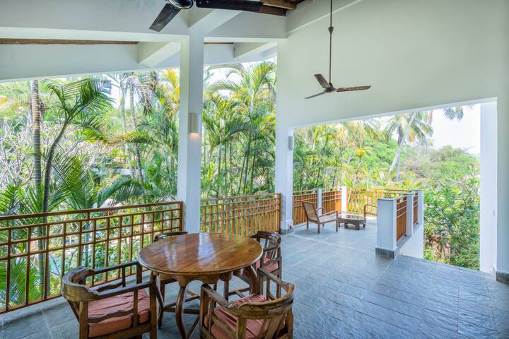 Villa Rohini Treetop Alfresco Open-Plan Living-Dining Area
