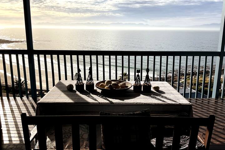 Starboard House – sleeps 6 above Glencairn Beach gallery image 2