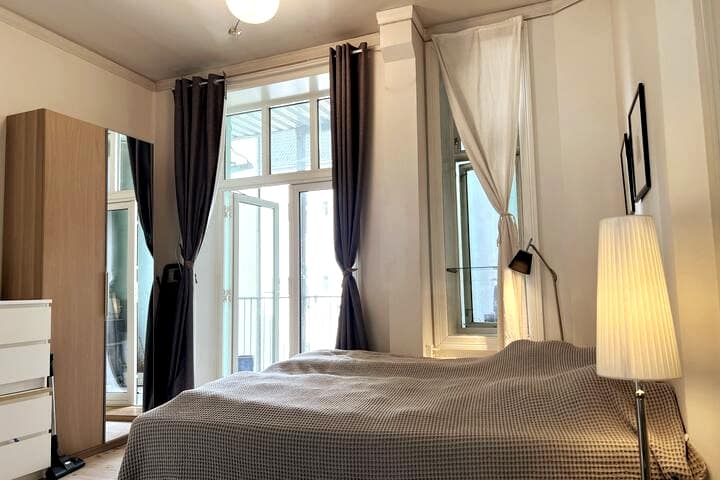 1. spavaća soba s izlazom na balkon u dvorištu