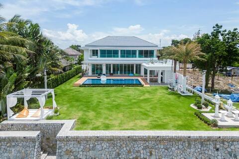 Beachfront Classy 6BR Luxury Villa (19 pax)- Chaam