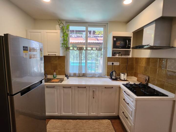 Full kitchen image 1