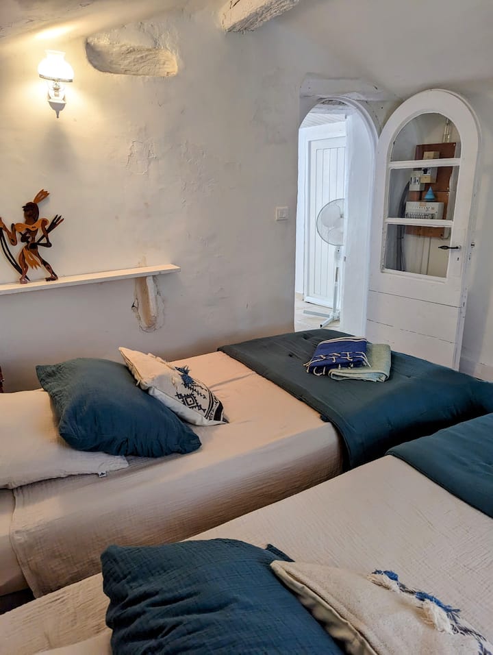 habitación 3,  2 camas individuales , en la planta baja