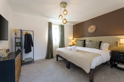 Alba - 2 Bed Luxury Apartment by Mint Stays