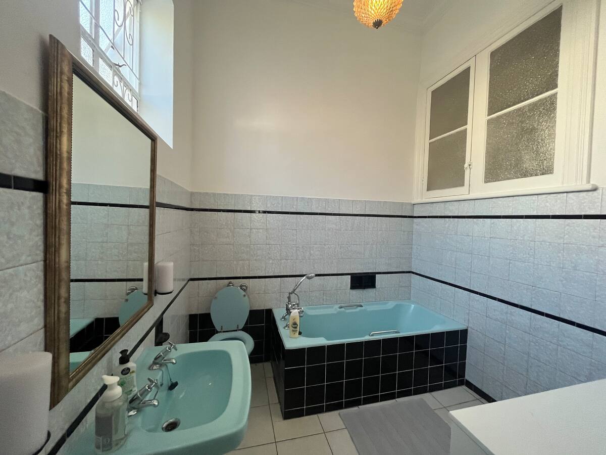 Private en-suite bathroom with bath in the king en-suite room at Utopia