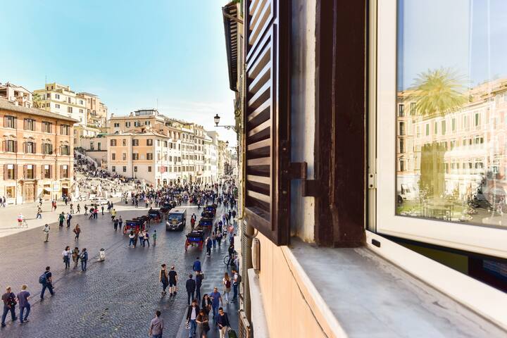 Piazza di Spagna 90 Exclusive Apartment gallery image 2