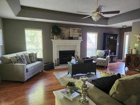 Top Airbnb: Cozy Nest in Evans