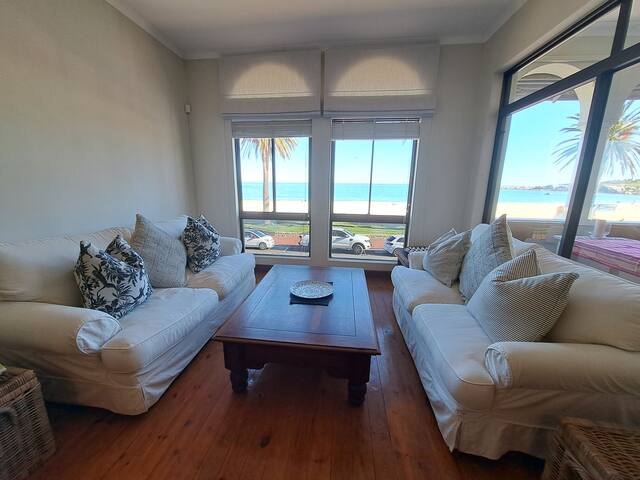 Camps Bay Beachfront Apartment gallery image 3