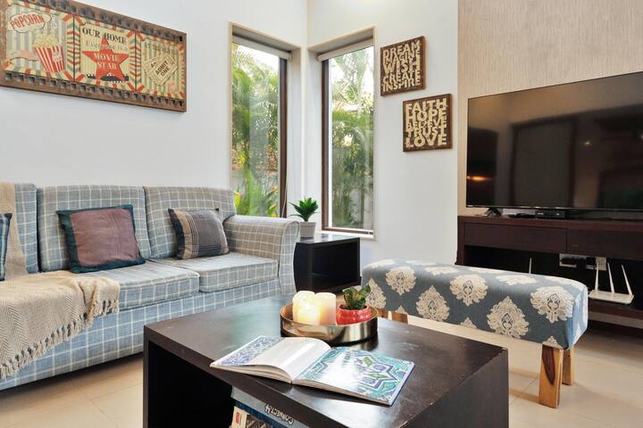 Living room image 8