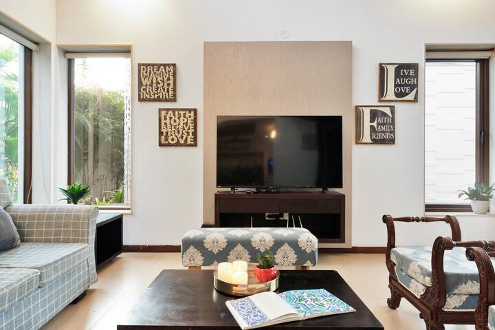 Living room image 7