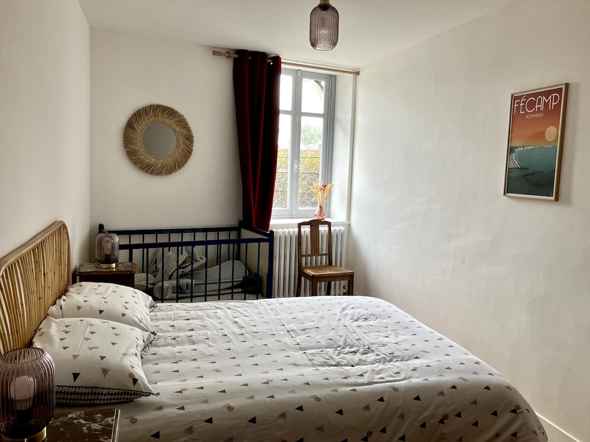 卧室2 1张双人床+婴儿床