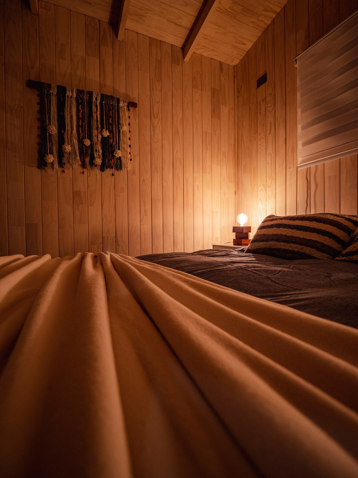 【主房间】
1张双人广场床
1张方形床1/2张床