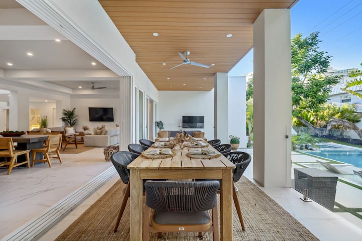 Villa Rio Luxury Pool & GameRoom gallery image 2