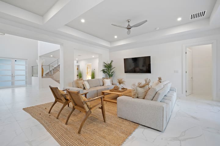 Villa Rio Luxury Pool & GameRoom gallery image 4