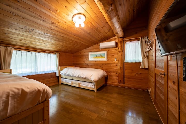 卧室（二楼）四张单人床