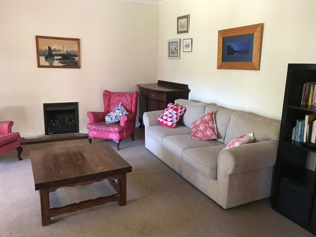 Tuckaway: Sunny family home gallery image 5