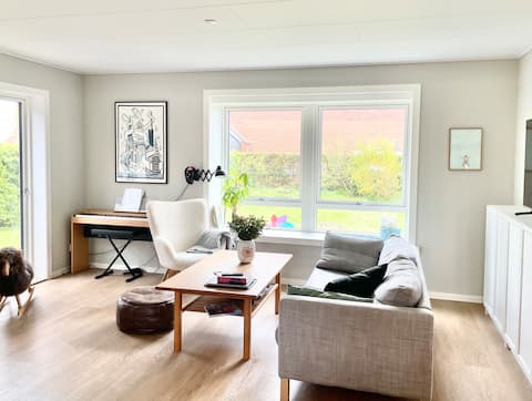 Top Airbnb: 104 m2 charming, newly renovated townhouse on 2 floors in Skejby Christiansbjerg
