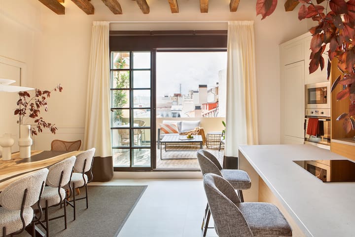 New-Beautiful Rooftop Apartment