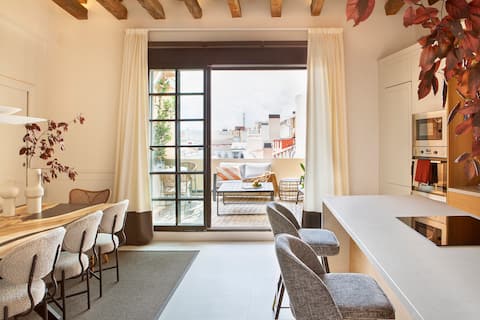 New-Beautiful Rooftop Apartment