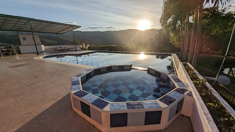 Popular Airbnb listing: Family Summer House in Guaduas