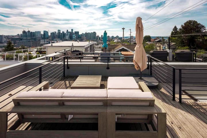 Space Needle Skyline Views | Luxury Queen Anne Gem gallery image 5