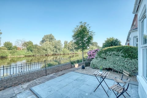 Top Airbnb: Beautiful Modern Riverside house in Worcester