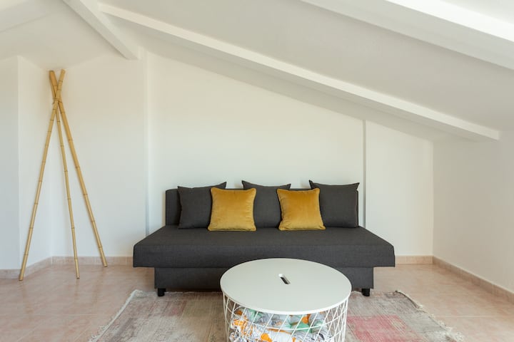 3rd bedroom with 1 single bed and a sofa bed