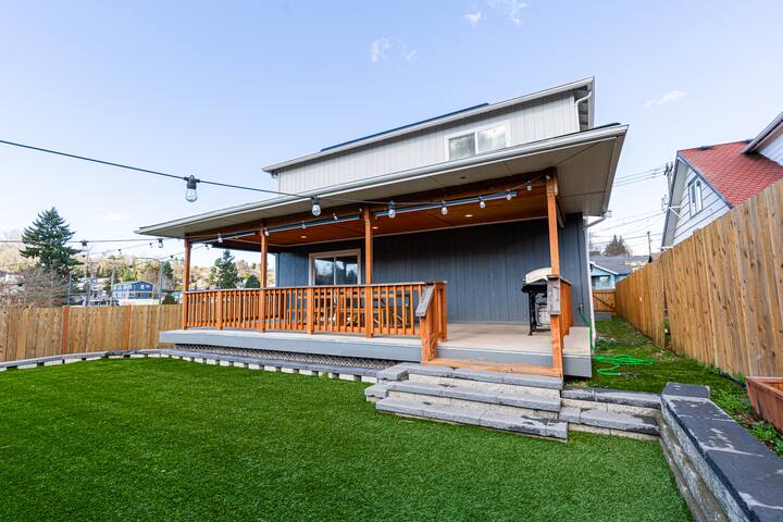 Luxurious 5 Bedroom Home with A/C & EV Charger gallery image 5