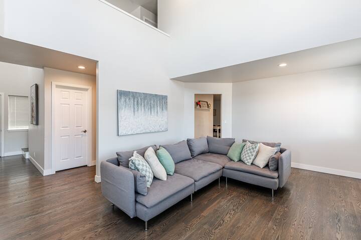 Luxurious 5 Bedroom Home with A/C & EV Charger gallery image 2