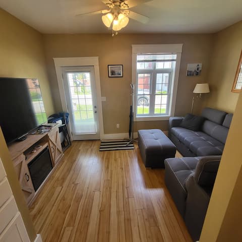 Welcome to Elliott's