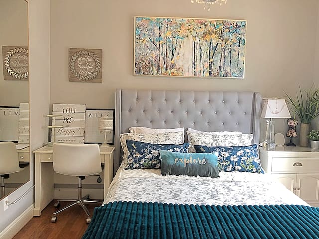 3 Bedroom Lux Bear Mountain Home gallery image 3