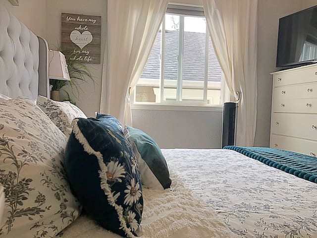 3 Bedroom Lux Bear Mountain Home gallery image 4